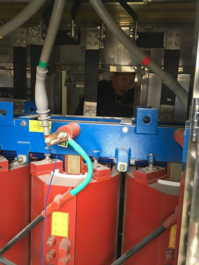 我司在重慶某CNG加氣站進行630KVA變壓器維保