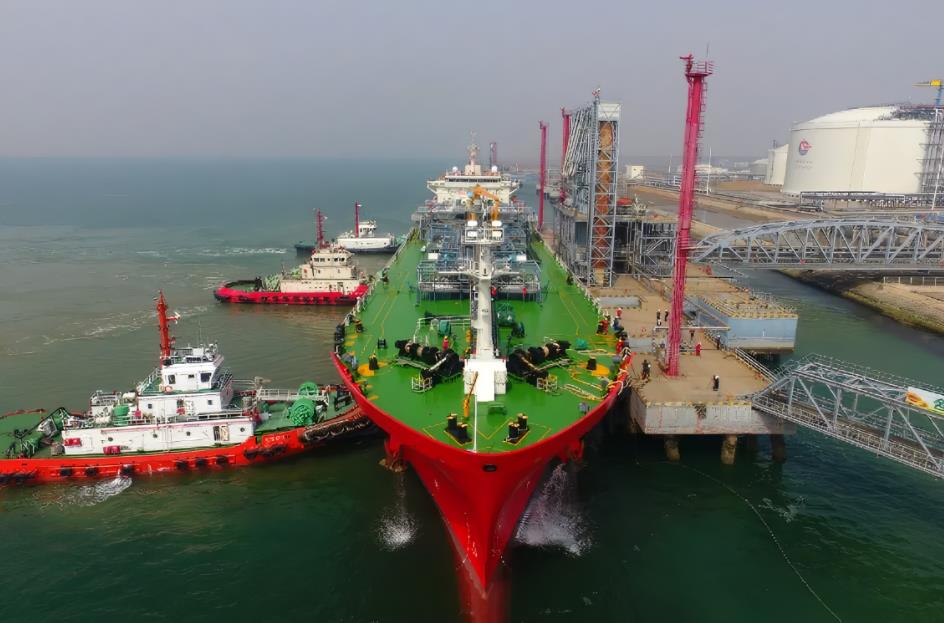 全世界第一艘苏伊士型LNG双燃料油船交货